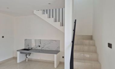 RUMAH BARU CANTIK DALAM CLUSTER SEBELAH GREEN LAKE CITY DURI KOSAMBI