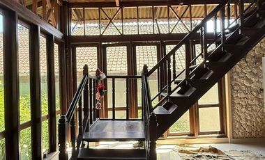 Villa estetik dengan view GWK & View laut, dijual diNusa Dua.