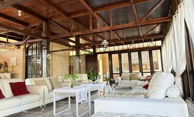 Villa estetik dengan view GWK & View laut, dijual diNusa Dua.