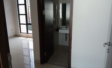 Disewakan Rumah Green Lake City, Asia 8x18m, siap Huni