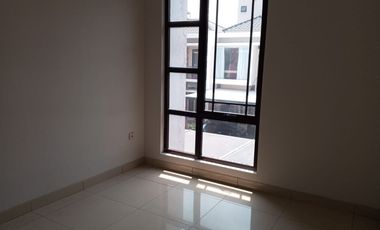 Disewakan Rumah Green Lake City, Asia 8x18m, siap Huni