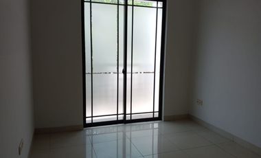 Disewakan Rumah Green Lake City, Asia 8x18m, siap Huni