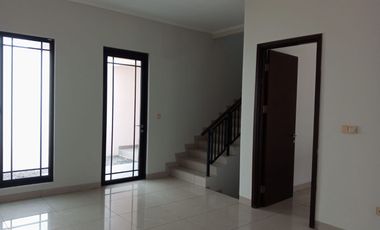 Disewakan Rumah Green Lake City, Asia 8x18m, siap Huni