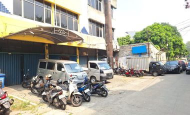 Disewakan Ruko 3 lantai  Pangeran Jayakarta Dalam No 40 n Lokasi strategis Pinggir Jalan Besar 100m Dari Jalan Pangeran Jayakarta