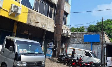 Disewakan Ruko 3 lantai  Pangeran Jayakarta Dalam No 40 n Lokasi strategis Pinggir Jalan Besar 100m Dari Jalan Pangeran Jayakarta