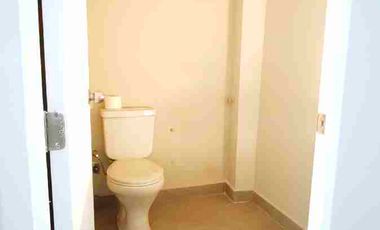 Se arrienda local comercial,pleno Avenida Diez de Julio.