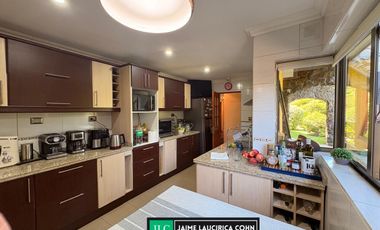 Exclusiva casa en venta, en Los Ángeles