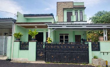 DISEWA RUMAH MEWAH TAHUNAN 2 LANTAI BAGUS SIAP HUNI HOOK HARGA NEGO CIBINONG BOGOR BO163