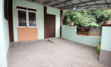 DISEWA RUMAH MEWAH TAHUNAN 2 LANTAI BAGUS SIAP HUNI HOOK HARGA NEGO CIBINONG BOGOR BO163