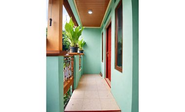 DISEWA RUMAH MEWAH TAHUNAN 2 LANTAI BAGUS SIAP HUNI HOOK HARGA NEGO CIBINONG BOGOR BO163