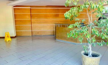 Andalué, frente Portal Rometch, en Edificio Cumbres Center, hasta 4 privados, 2 estac. y bodega