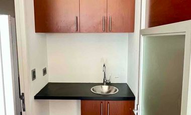 Andalué, frente Portal Rometch, en Edificio Cumbres Center, hasta 4 privados, 2 estac. y bodega