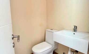 Andalué, frente Portal Rometch, en Edificio Cumbres Center, hasta 4 privados, 2 estac. y bodega