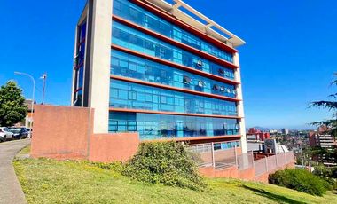 Andalué, frente Portal Rometch, en Edificio Cumbres Center, hasta 4 privados, 2 estac. y bodega