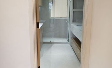 2BR Unit Nicely renovated plus 2 parking