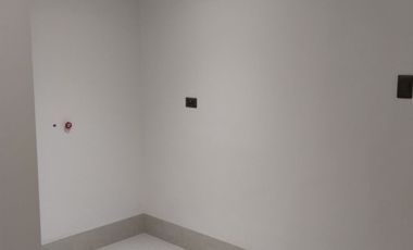 2BR Unit Nicely renovated plus 2 parking