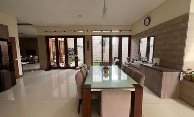 Rumah Cantik Full Furnished di Terusan Sutami 1