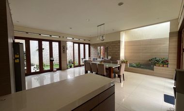Rumah Cantik Full Furnished di Terusan Sutami 1
