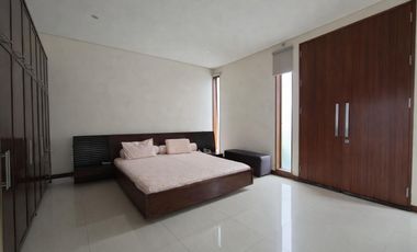 Rumah Cantik Full Furnished di Terusan Sutami 1