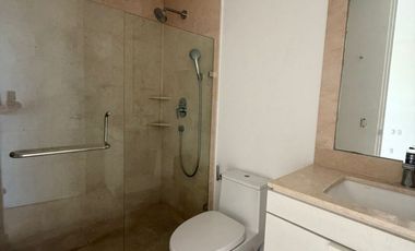 Departamento de 3 recámaras, cuarto de servicio, en Country Towers.