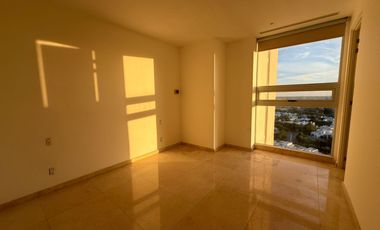 Departamento de 3 recámaras, cuarto de servicio, en Country Towers.