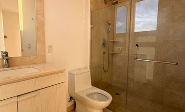 Departamento de 3 recámaras, cuarto de servicio, en Country Towers.