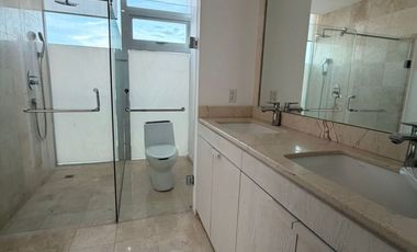 Departamento de 3 recámaras, cuarto de servicio, en Country Towers.