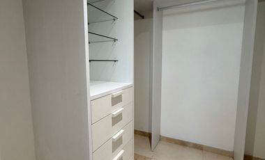 Departamento de 3 recámaras, cuarto de servicio, en Country Towers.