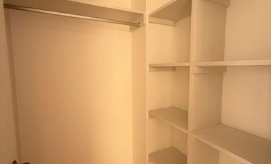 Departamento de 3 recámaras, cuarto de servicio, en Country Towers.