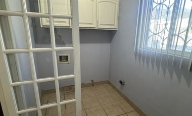 Se renta casa 3 recamras, 2.5 baños, Fracc. Cerrada Trento Casa 25, Cd. Juarez