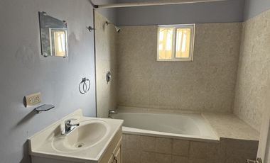 Se renta casa 3 recamras, 2.5 baños, Fracc. Cerrada Trento Casa 25, Cd. Juarez