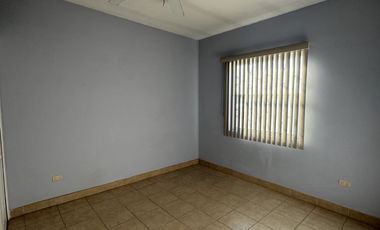 Se renta casa 3 recamras, 2.5 baños, Fracc. Cerrada Trento Casa 25, Cd. Juarez