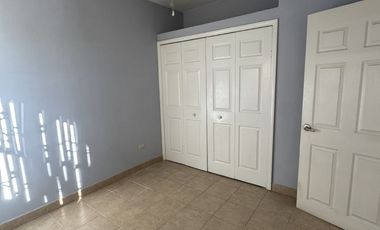 Se renta casa 3 recamras, 2.5 baños, Fracc. Cerrada Trento Casa 25, Cd. Juarez