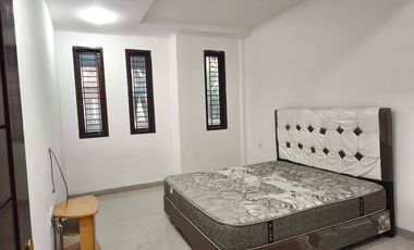 Disewa Rumah 1,5 Tingkat Komplek Cemara Asri Jalan Salak