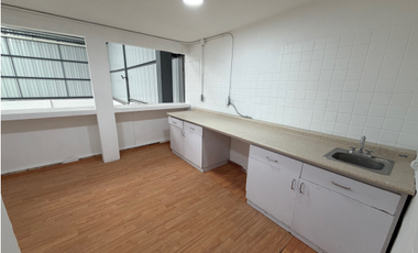 Bodega con Oficinas en Renta en CDMX | 400 m² de Almacenaje | Cerca de Polanco