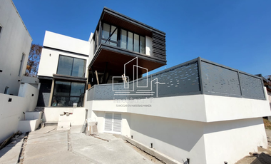 CASA CON ALBERCA EN MORELOS