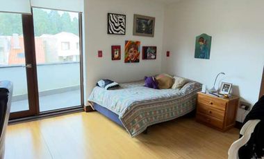 CASA DE LUJO EN RENTA – Urbanización Portón del Río, Cuenca