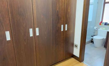 CASA DE LUJO EN RENTA – Urbanización Portón del Río, Cuenca