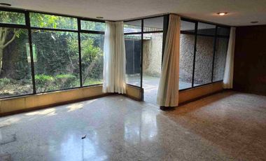 Casa con Doble Acceso y Dos Jardines – Gran Potencial para Remodelar en Col. Militar Marte | 278 m² Const. / 207 m² Terreno