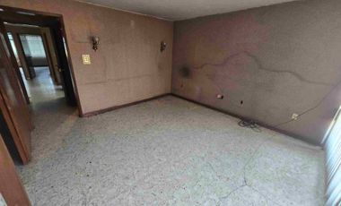 Casa con Doble Acceso y Dos Jardines – Gran Potencial para Remodelar en Col. Militar Marte | 278 m² Const. / 207 m² Terreno