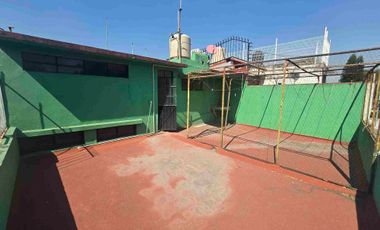 Casa con Doble Acceso y Dos Jardines – Gran Potencial para Remodelar en Col. Militar Marte | 278 m² Const. / 207 m² Terreno