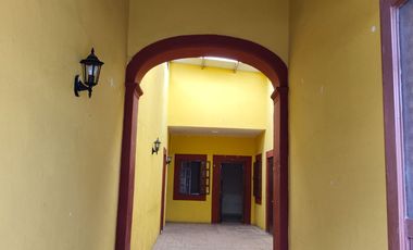 Renta casa 2 niveles calle Terán Zona Centro Irapuato, Gto.