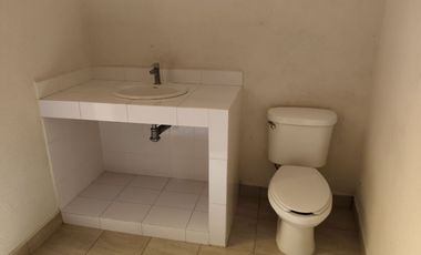 Renta casa 2 niveles calle Terán Zona Centro Irapuato, Gto.