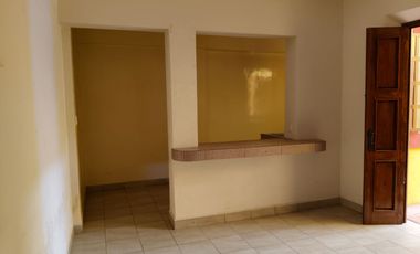 Renta casa 2 niveles calle Terán Zona Centro Irapuato, Gto.