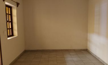 Renta casa 2 niveles calle Terán Zona Centro Irapuato, Gto.