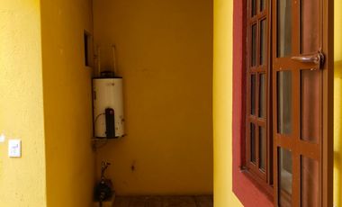 Renta casa 2 niveles calle Terán Zona Centro Irapuato, Gto.