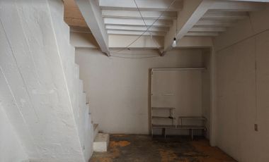 Renta casa 2 niveles calle Terán Zona Centro Irapuato, Gto.