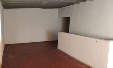 Renta casa 2 niveles calle Terán Zona Centro Irapuato, Gto.