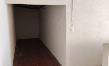 Renta casa 2 niveles calle Terán Zona Centro Irapuato, Gto.