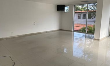 ARRIENDO EXCELENTE Y FUNCIONAL EDIFICIO EN CÁDIZ, IBAGUÉ